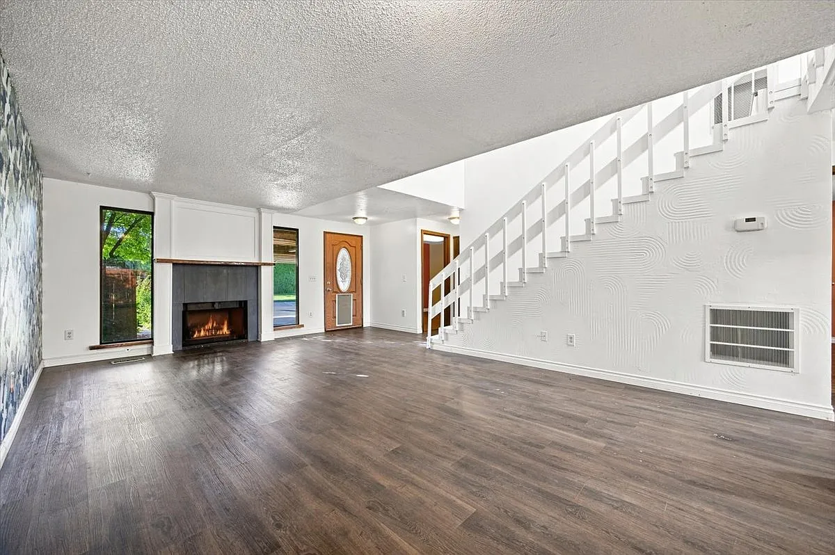 3 bed, 1438 sqft, $2,200 — Photo 3