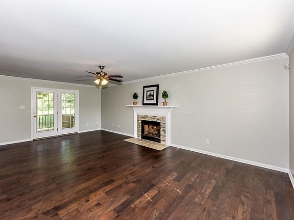 5th image of 319 Danielle Ct