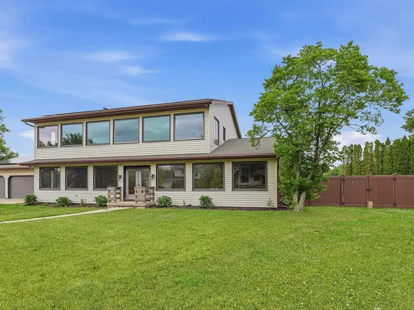 995 Birchtree Ln, Fond Du Lac, WI 54935