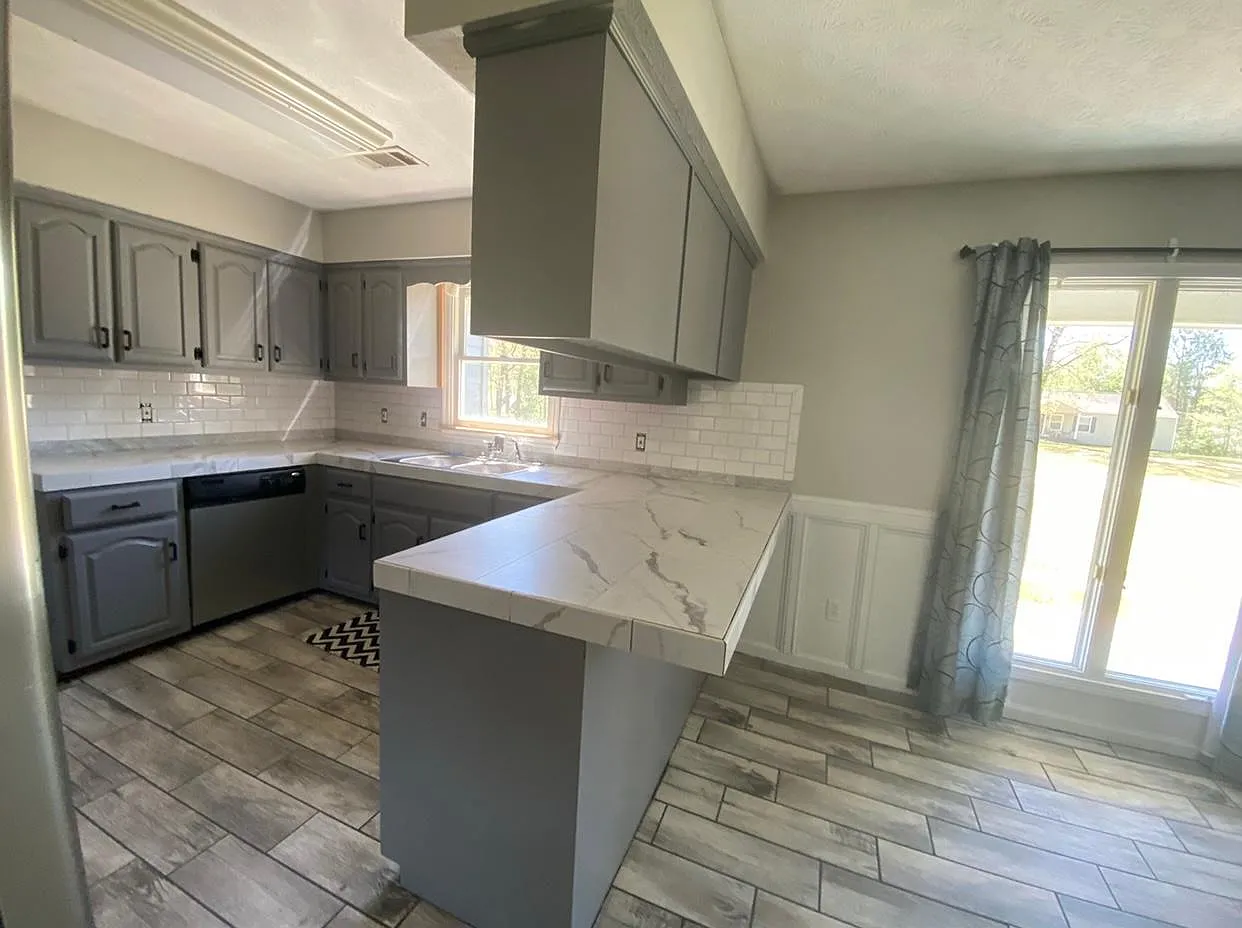 3 bed, 1434 sqft, $2,200 — Photo 2