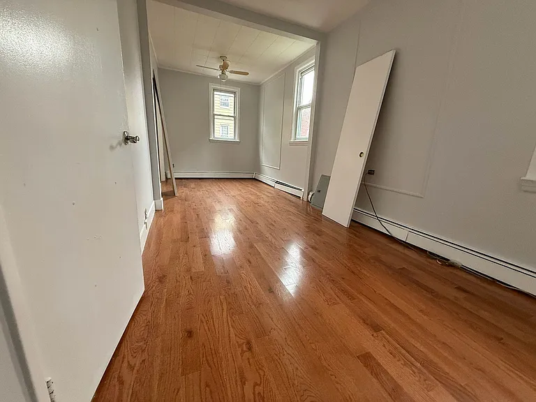 321 Avenue C — Photo 16