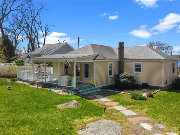 105 Forand Ln, Tiverton, RI 02878