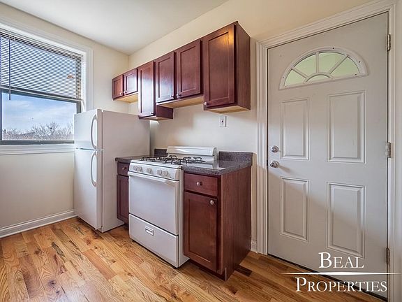 2nd image of 817 W Waveland Ave #S2