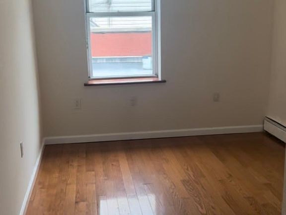 5th image of 12307 Jamaica Ave