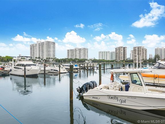 2nd image of 18021 Biscayne Blvd APT 404