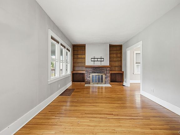 3rd image of 1146 N Glencove Rd