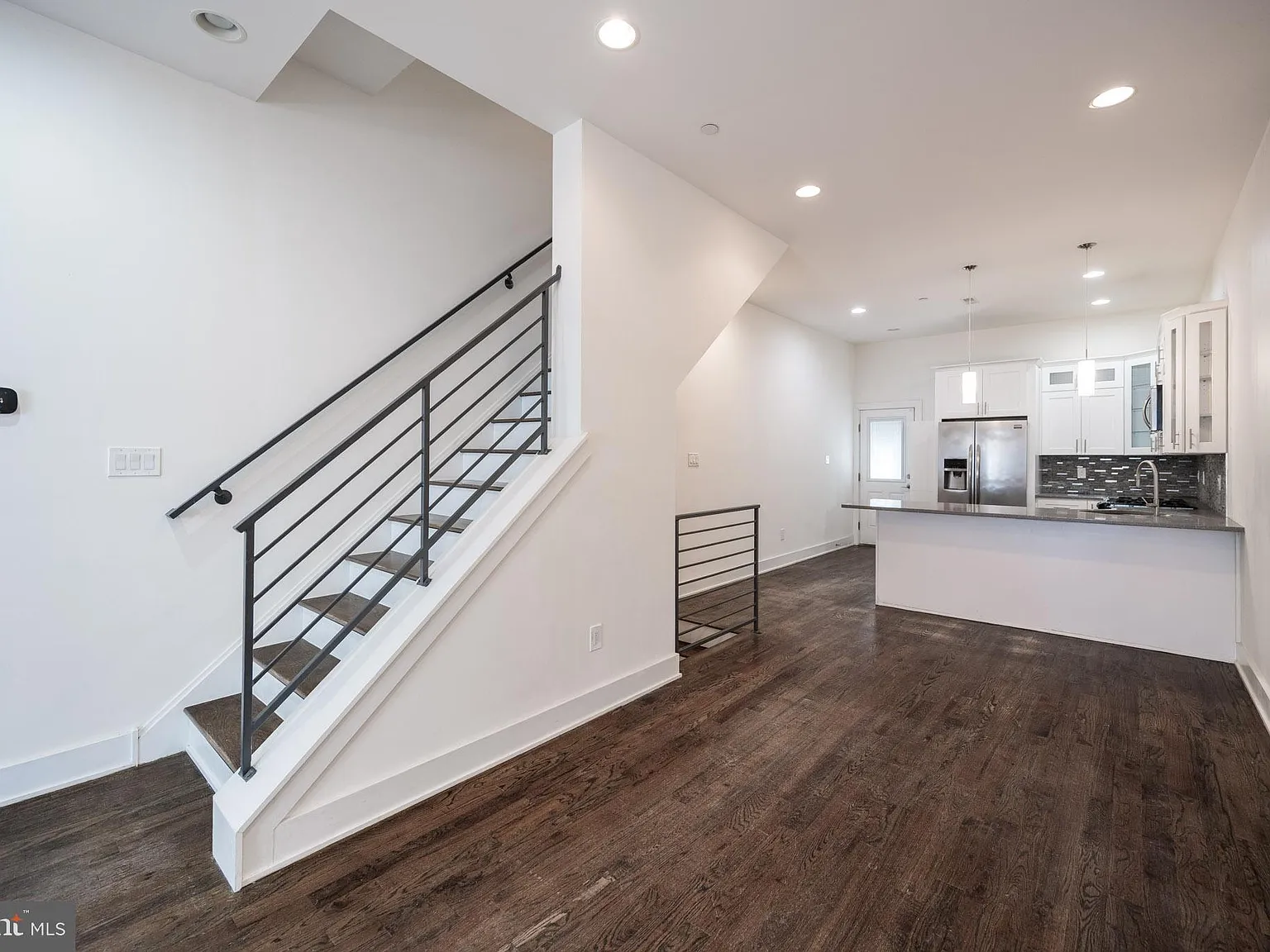 3 bed, 3.0 bath, 1804 sqft, $2,695 — Photo 4