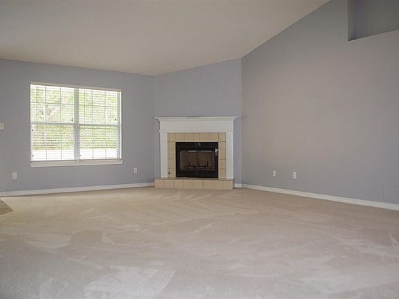 5th image of 2032 Peregrine Ct