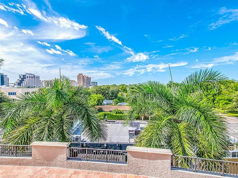 Gables Grand Plaza Apartments — Photo 30