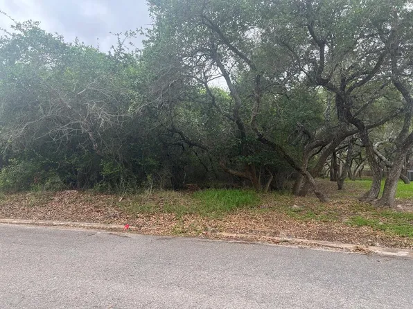 483 Augusta Dr, Rockport, TX 78382