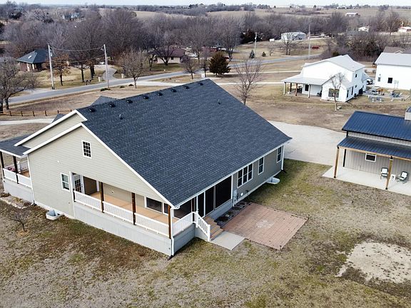 3rd image of 5 Locust Ln