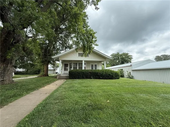 111 E Nodaway St, Oregon, MO 64473