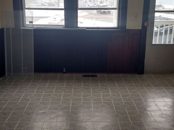 2nd image of 37 1/2 Lake St
