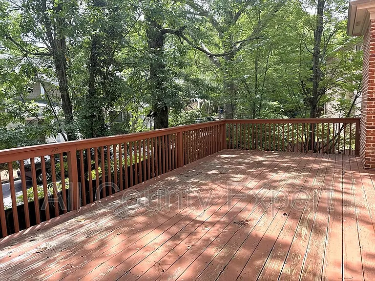 889 Lenox Ct NE — Photo 29