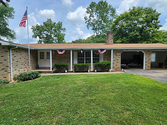 3rd image of 2405 Winding Rd