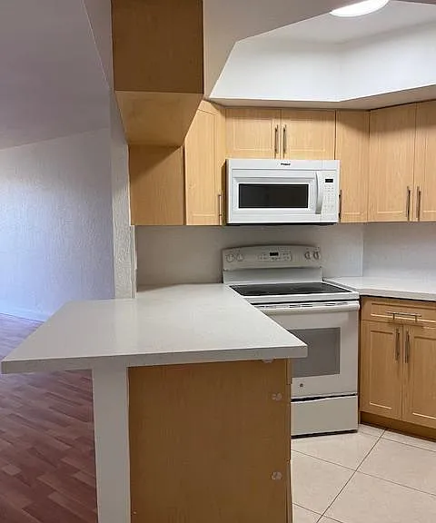 8235 Lake Dr #401 — Photo 8