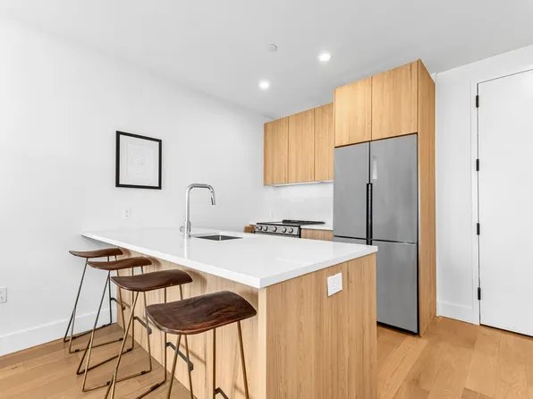 288 4th Avenue image 2 of 13