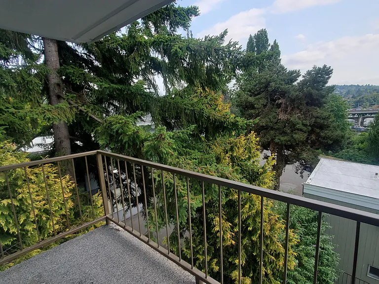 Portage Bay Apartments — Photo 25