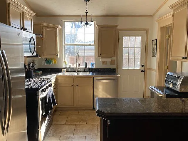 626 NW 19th St — Photo 8
