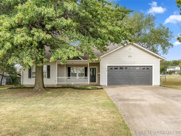 206 S Pine St, Nowata, OK 74048