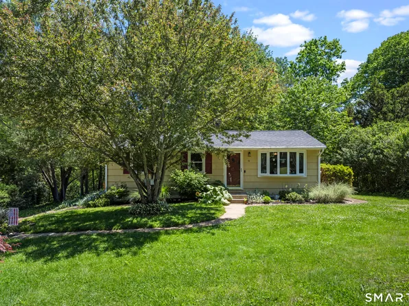 16 Pollys Lane, Montville, CT 06382