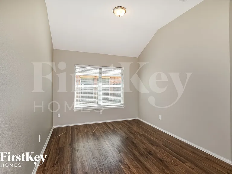 215 Mulberry Dr — Photo 12