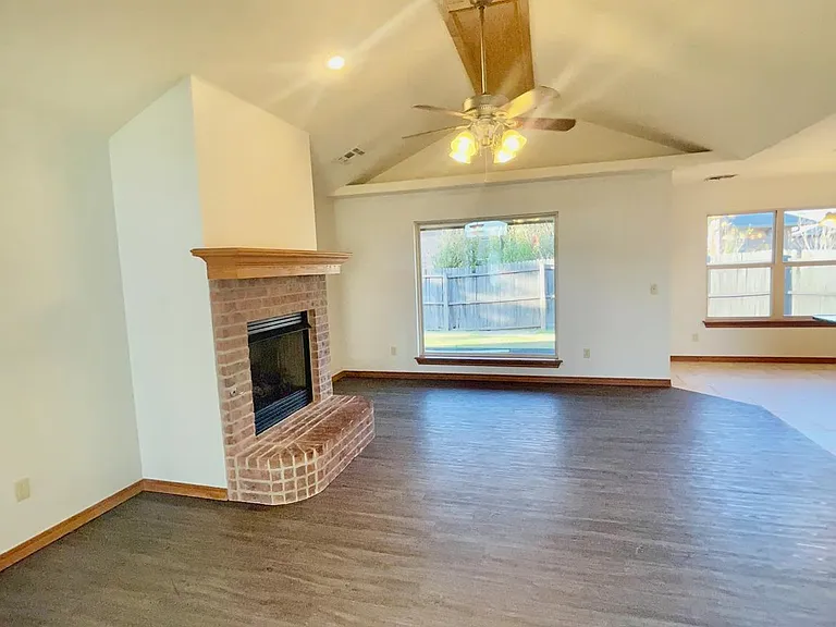 819 Rickwood Cir — Photo 3