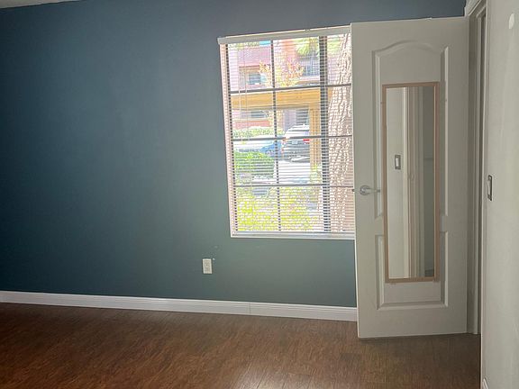 5th image of 12047 Alta Carmel Ct Unit 197