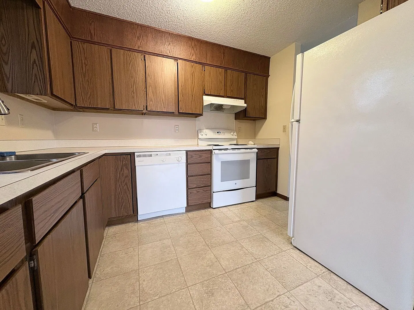 Spacious 3-Bedroom, 2-Bathroom Split-Level Duplex in Bismarck — Photo 3