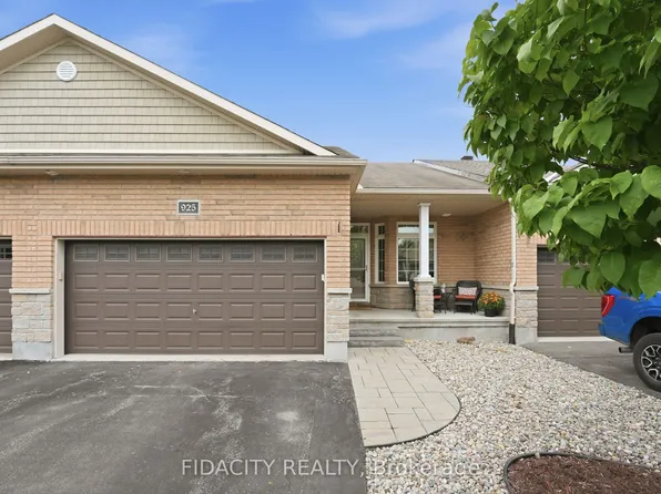 925 Burwash Landing Bay, Ottawa, ON K2W 0C8