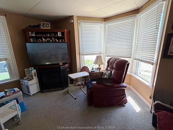 3rd image of 376 Brown St