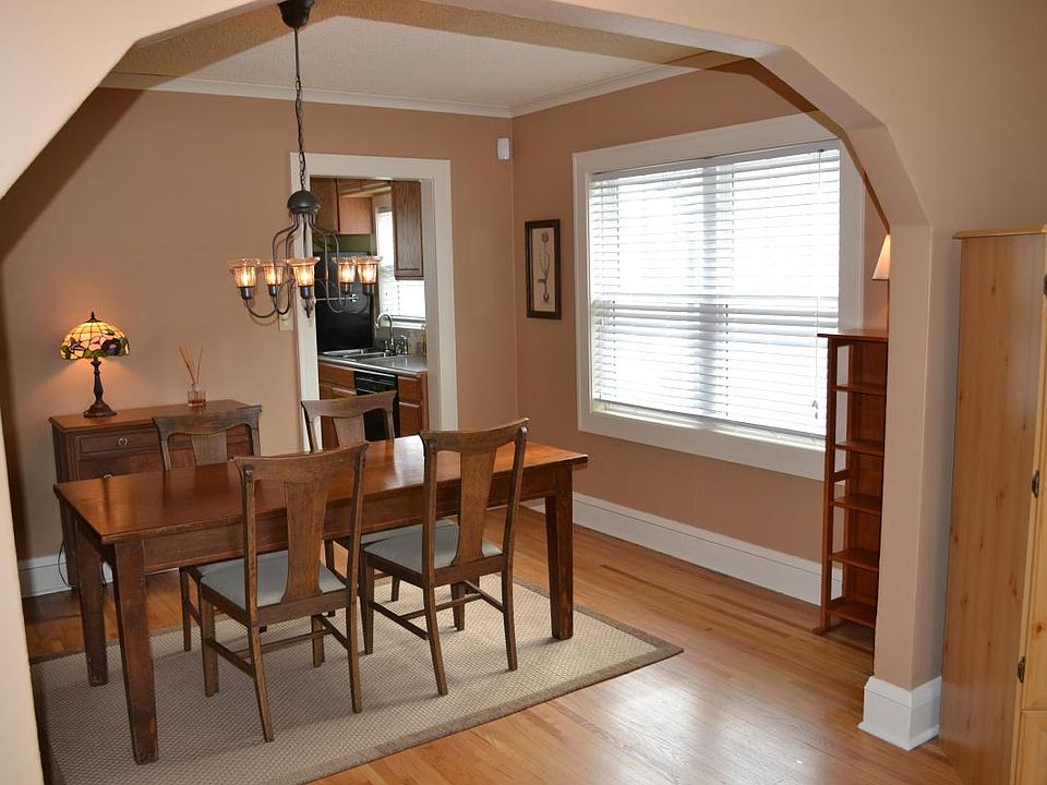 Dining table and chairs can be used during rental