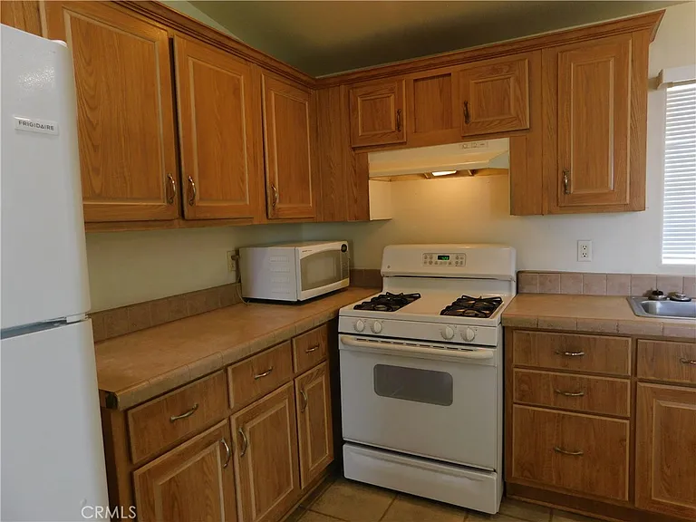 19825 Taylor St — Photo 8