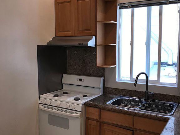 4th image of 609 Fell St #B