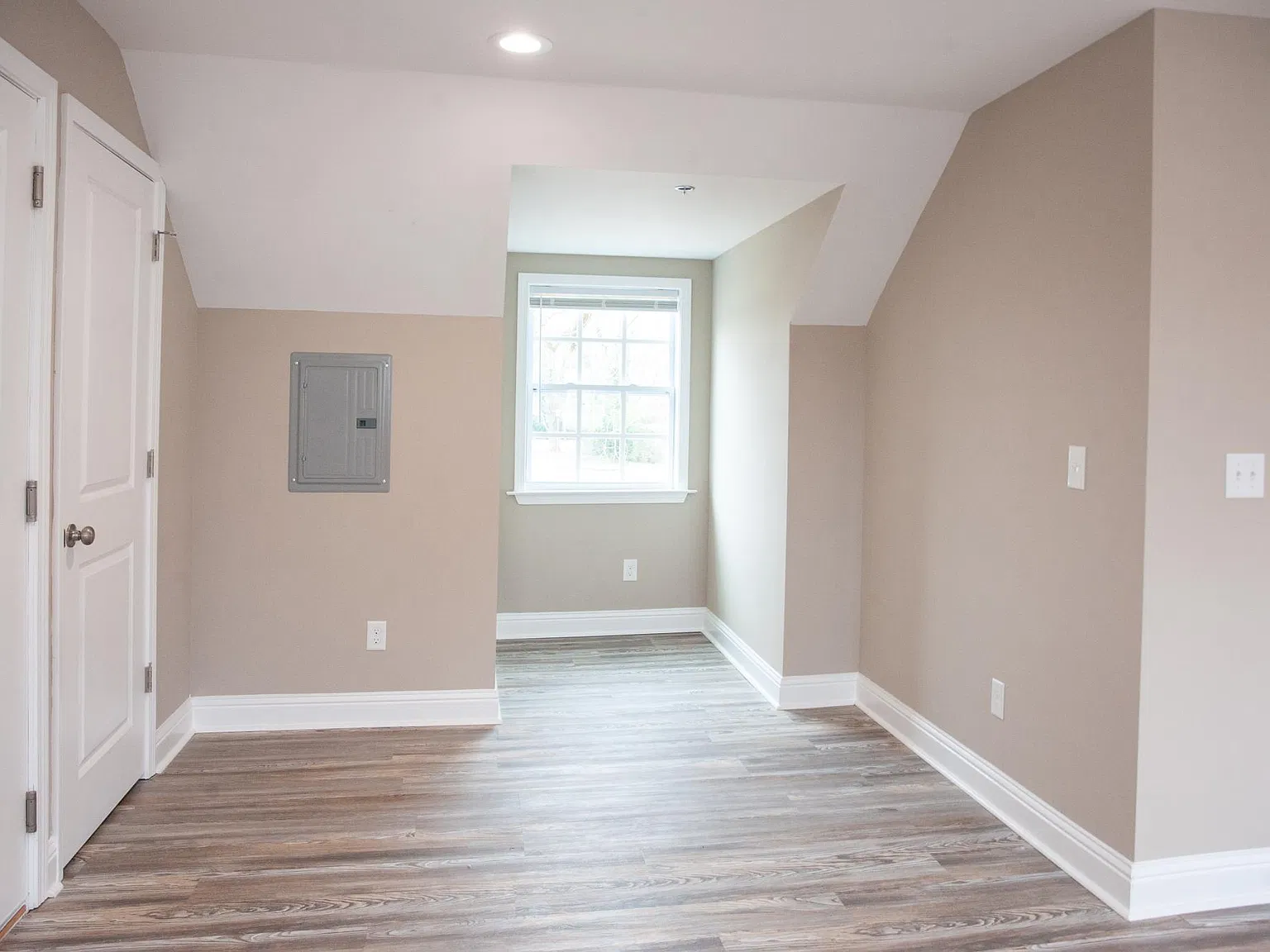 2 bed, 1100 sqft, $1,600 — Photo 4