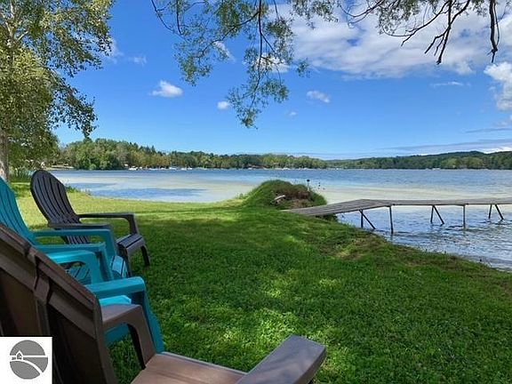 2nd image of 898 W Intermediate Lake Dr