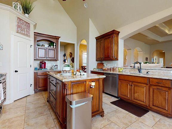 5th image of 309 Winding Brook Dr