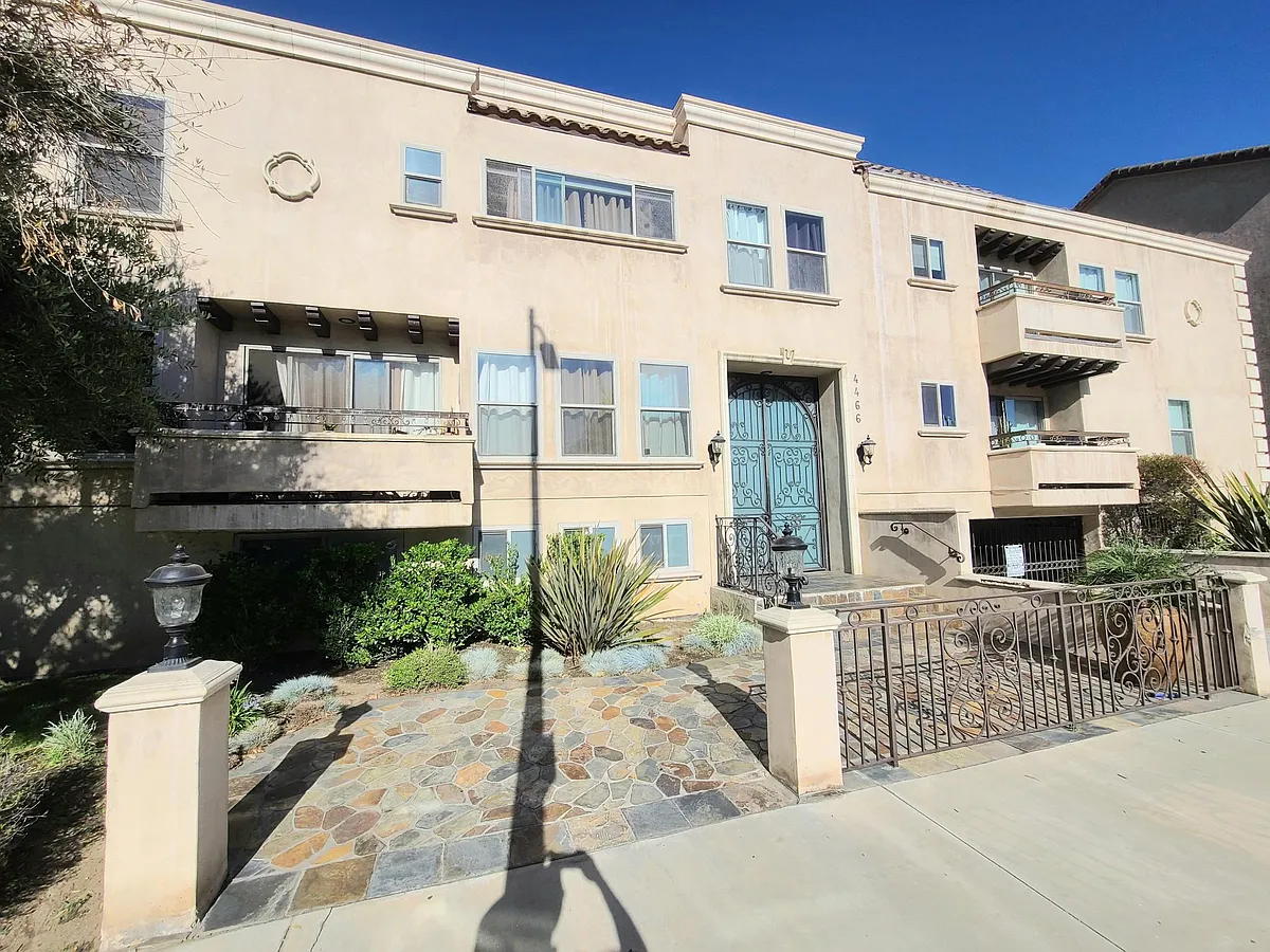 Building Photo - 4466 Coldwater Canyon Ave #102