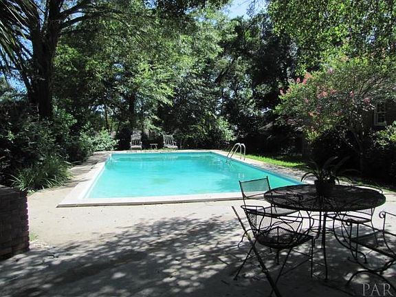 3rd image of 2321 Dupont Dr