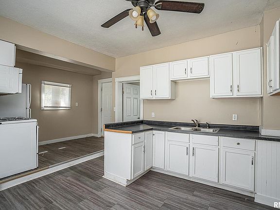 3rd image of 1413 Carey Ave