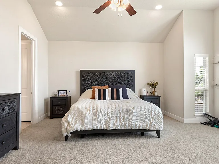 270 Lilly Blf — Photo 10