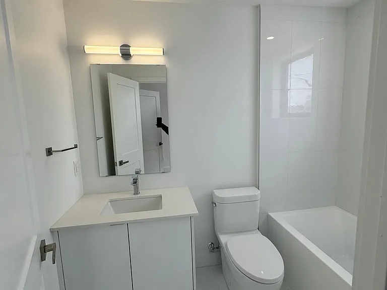 7727 Wilson Cres #206 — Photo 9