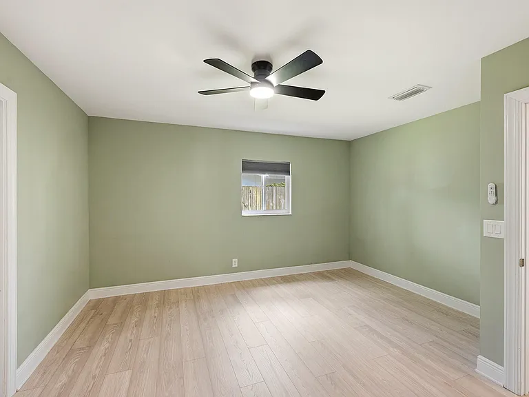 2811 NE 16th St — Photo 32