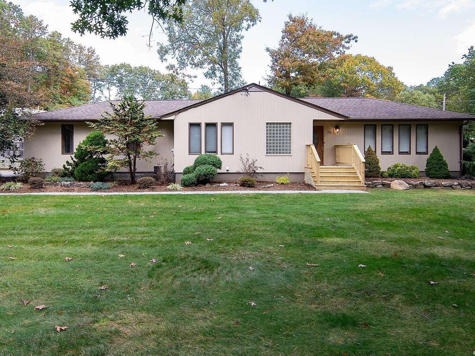 115 Mobrey Lane, Smithtown, NY 11787 Zillow