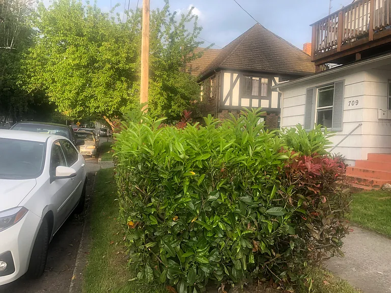 709 NE 43rd St #4 — Photo 9