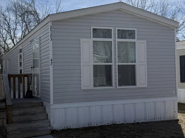 2723 S 71st Pl, Kansas City, KS 66106