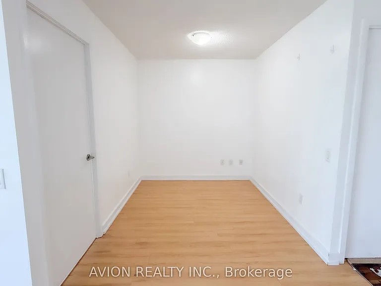 121 McMahon Dr #705 — Photo 9