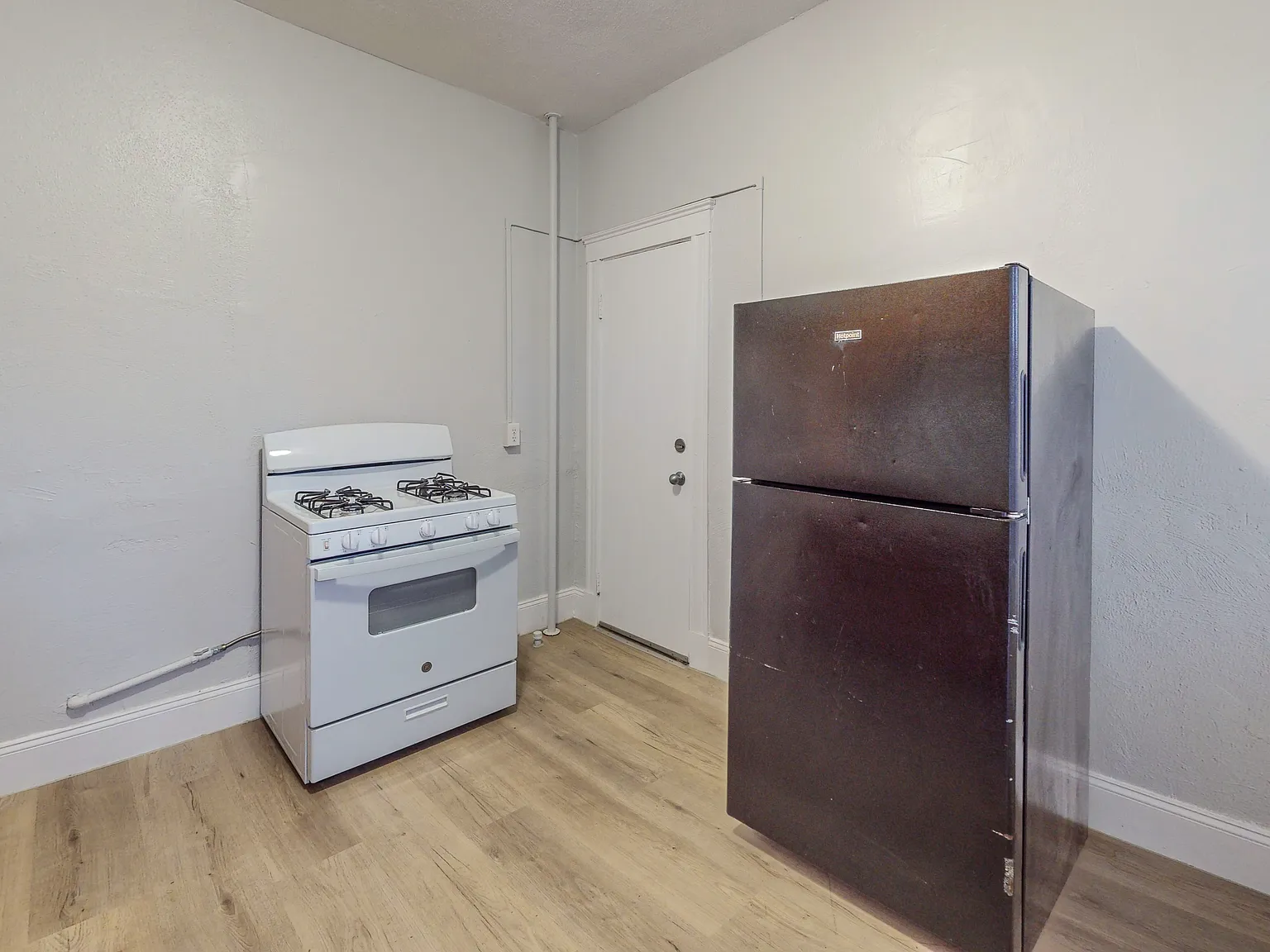 2 bed, 700 sqft, $2,500 — Photo 4