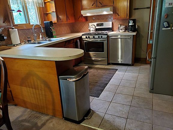 Kitchen tile floor, all newerAppliances