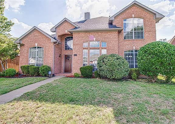 3rd image of 1033 Essex Dr